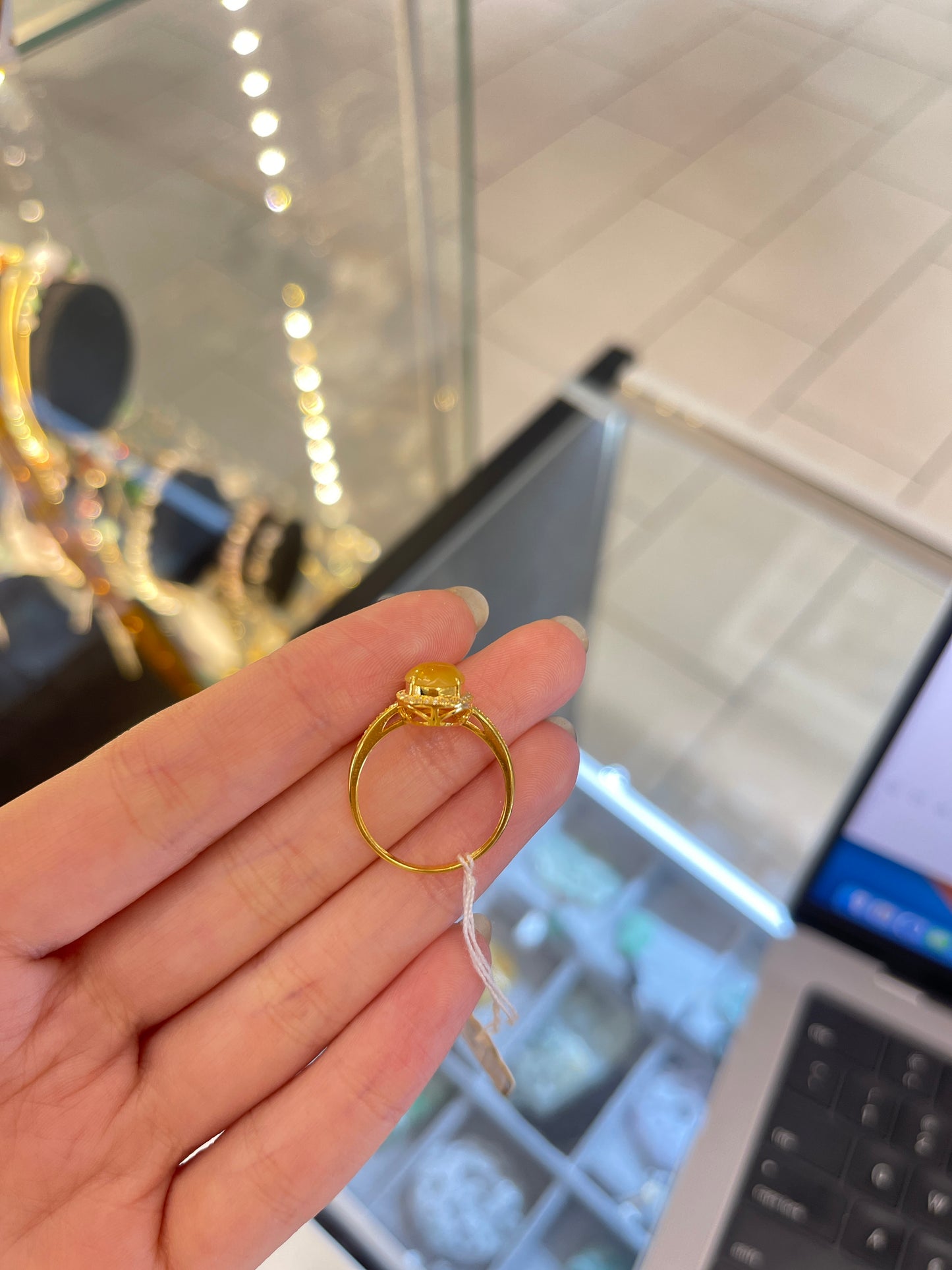 18k gold, yellow jade and diamonds ring
