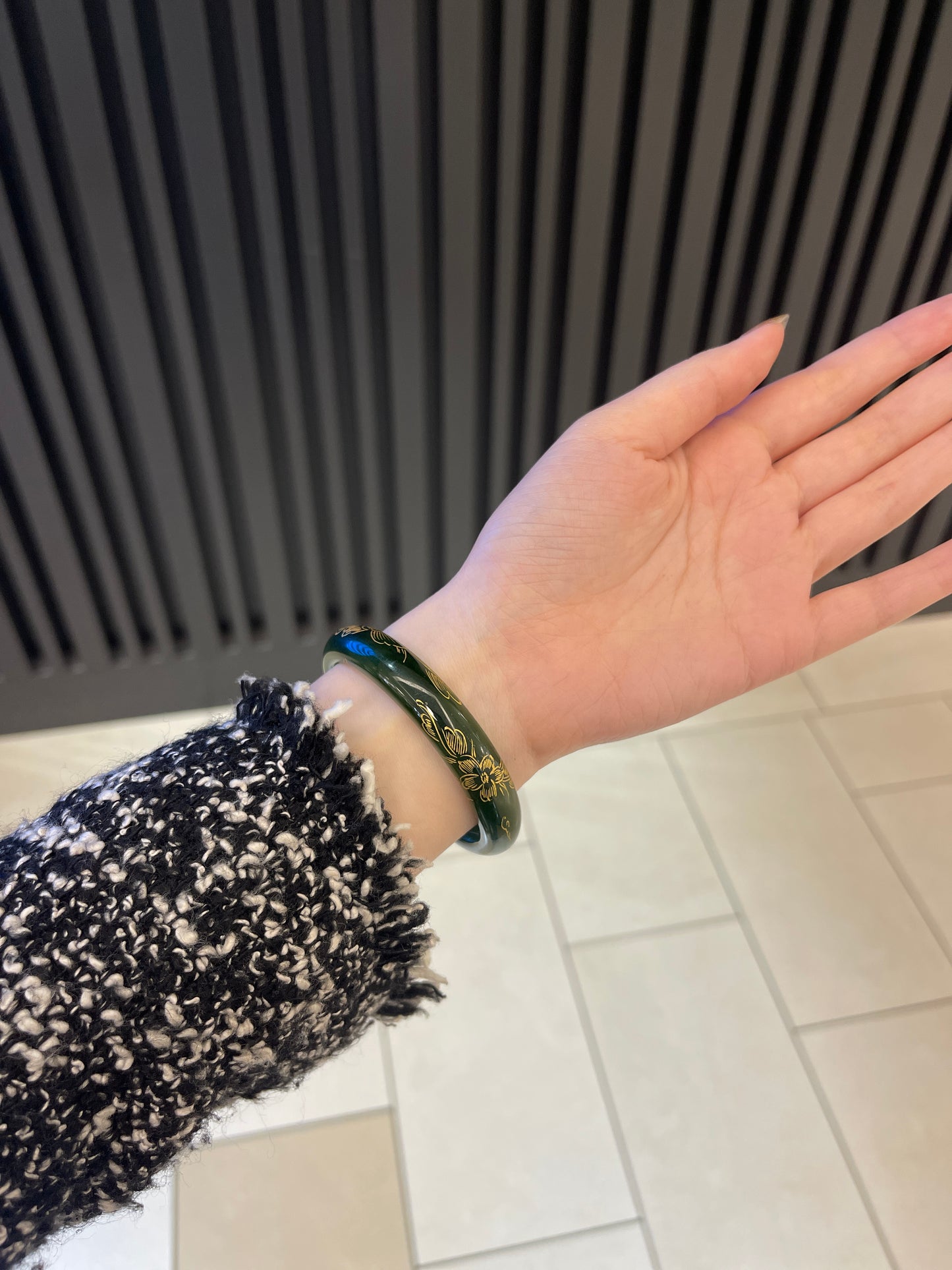 56.5mm Russia Green Jade Bangle