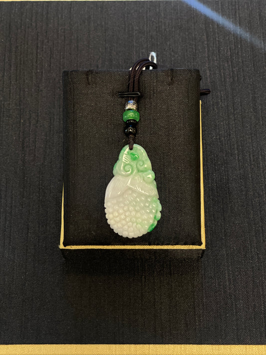 Riyi and grapes jadeite pendant