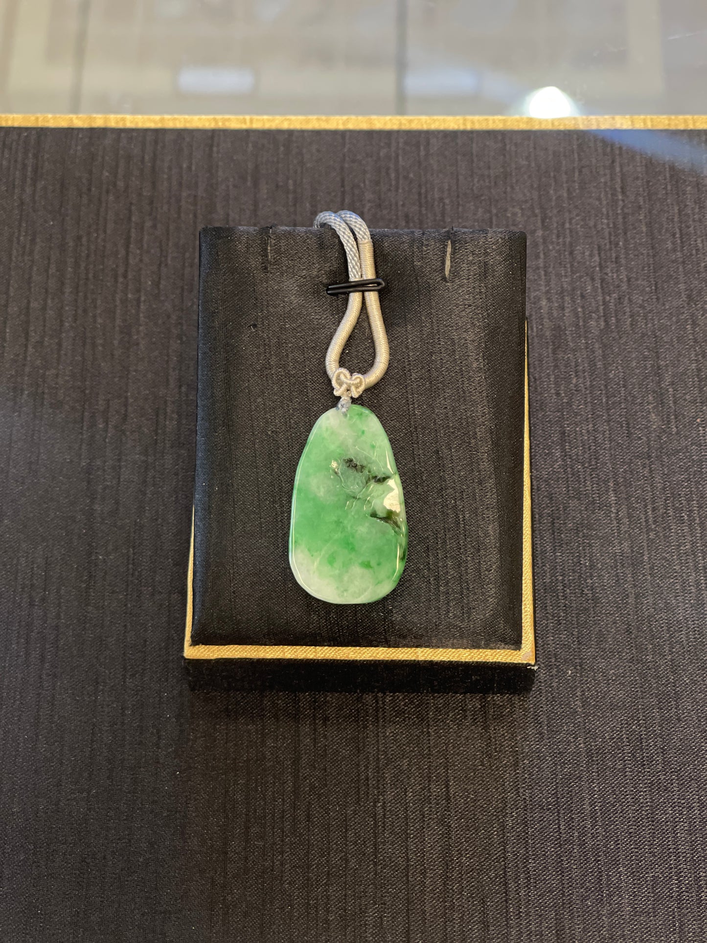 burmese green jadeite scenery pendant