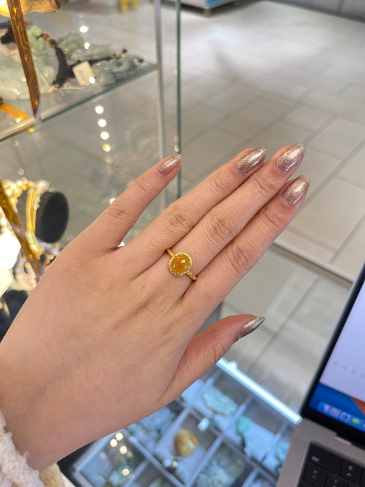 18k gold, yellow jade and diamonds ring