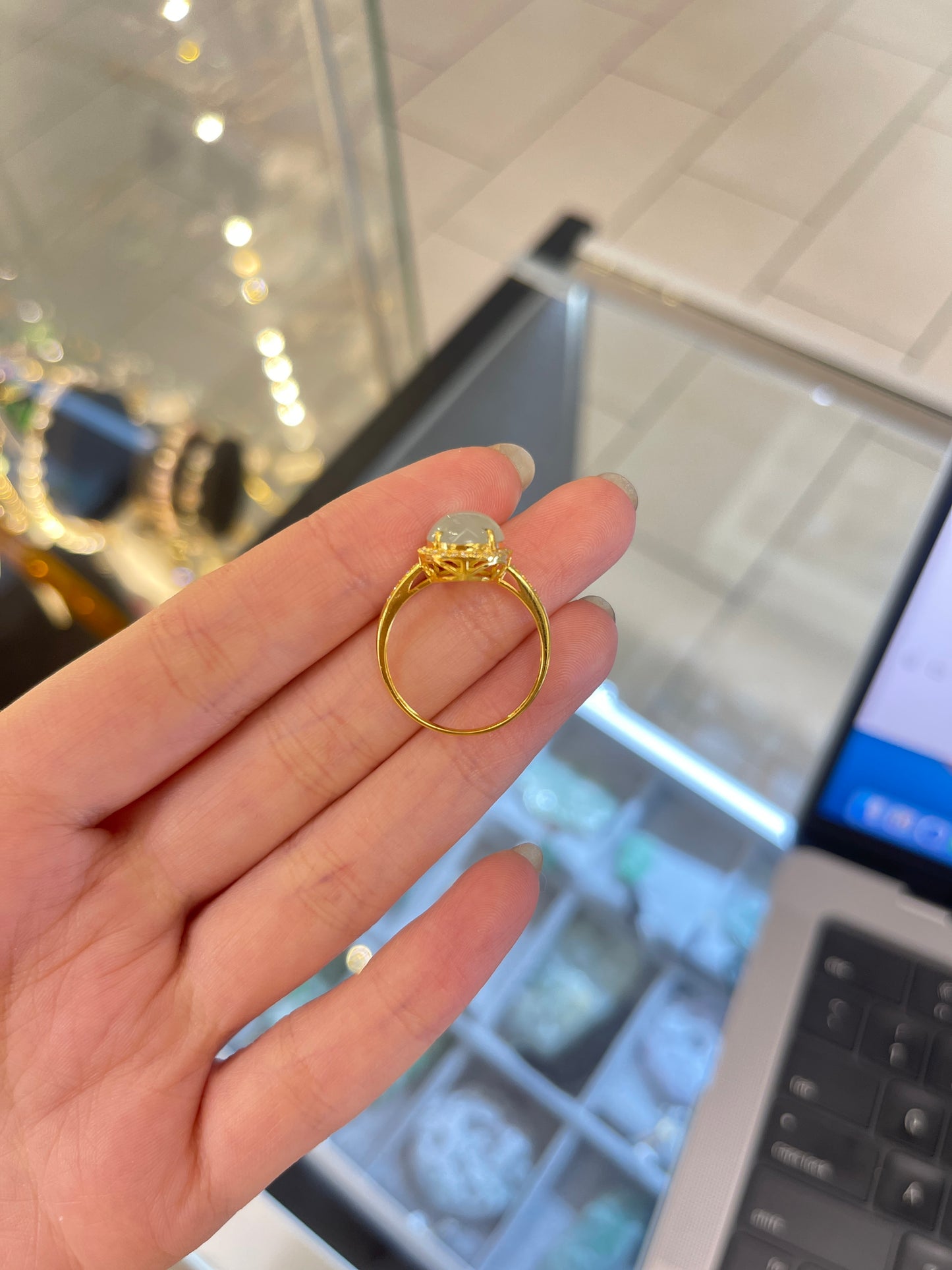 18k gold, ice jade and diamonds ring