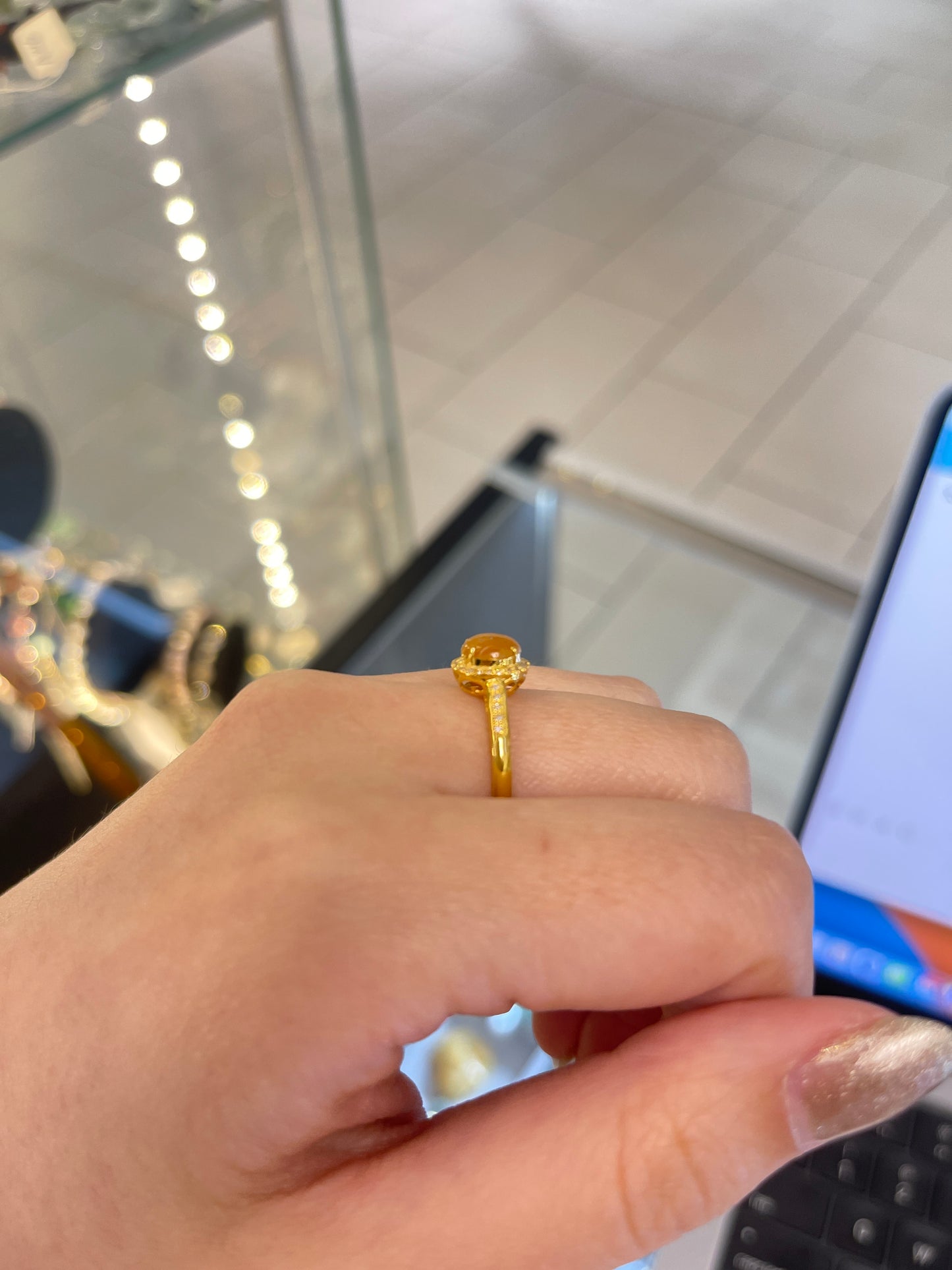 18k gold, yellow jade and diamonds ring