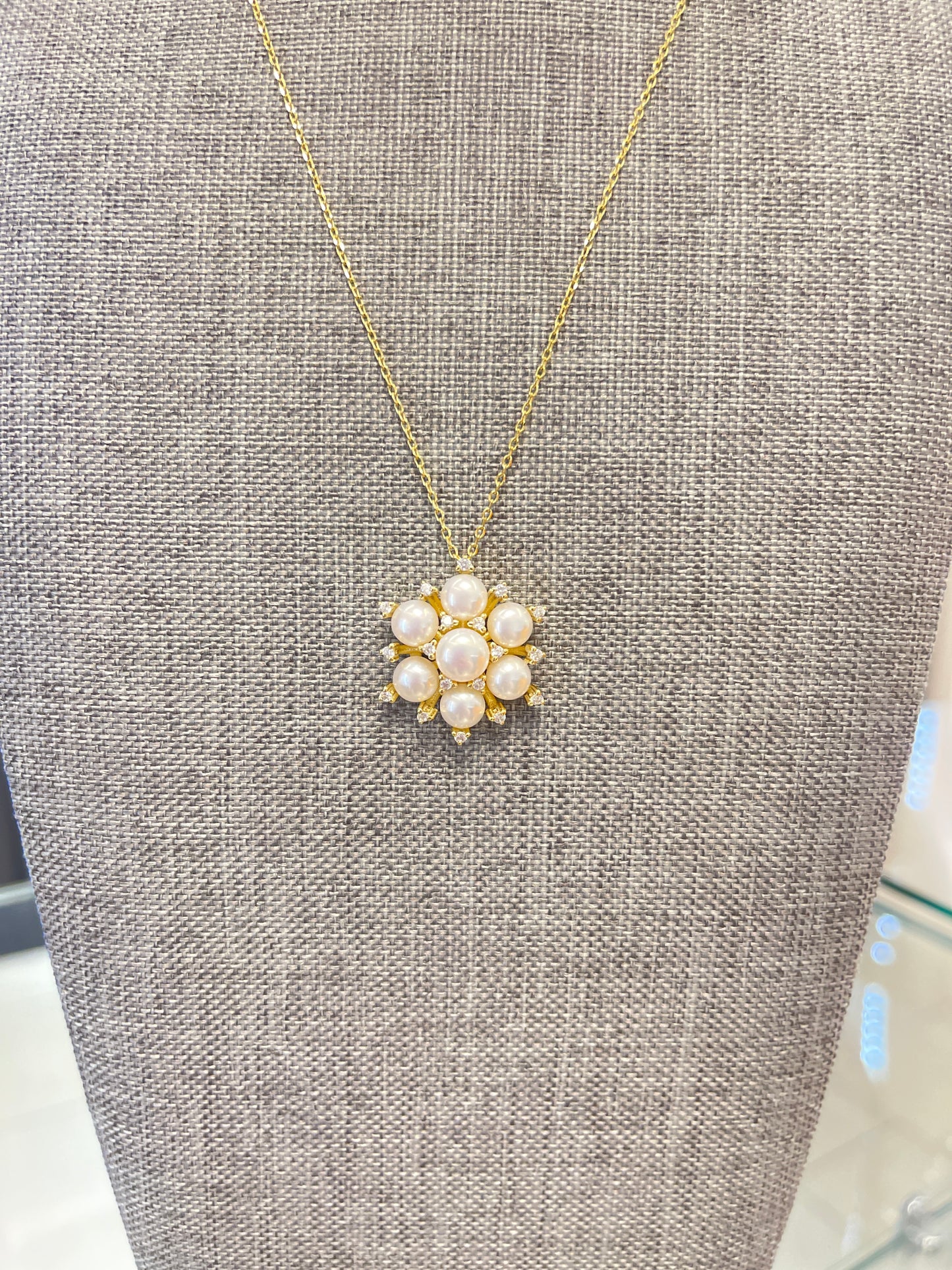 Pearls necklace